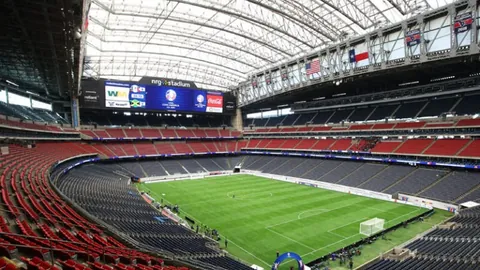 冬日狂欢盛宴！国际服全面焕新，英雄升级、专家模式大革新，小筑探险乐翻天，乔伊大揭秘，全球游历新篇章！